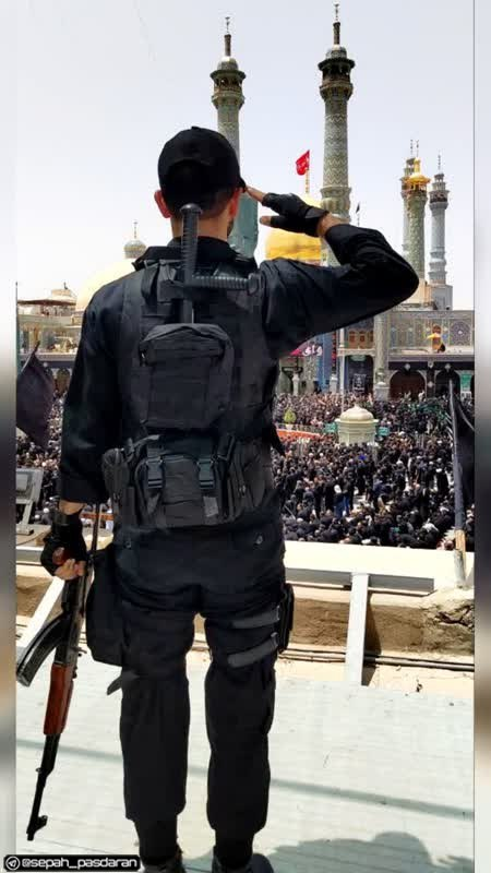 احترام نظام یک تکاور به نماز ظهر عاشورا + عکس
