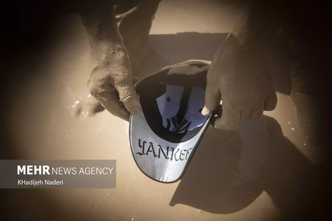 لٌرها با این سنت کهن اندوه خود را در روز عاشورا بهنمایش میگذارند/ عکس