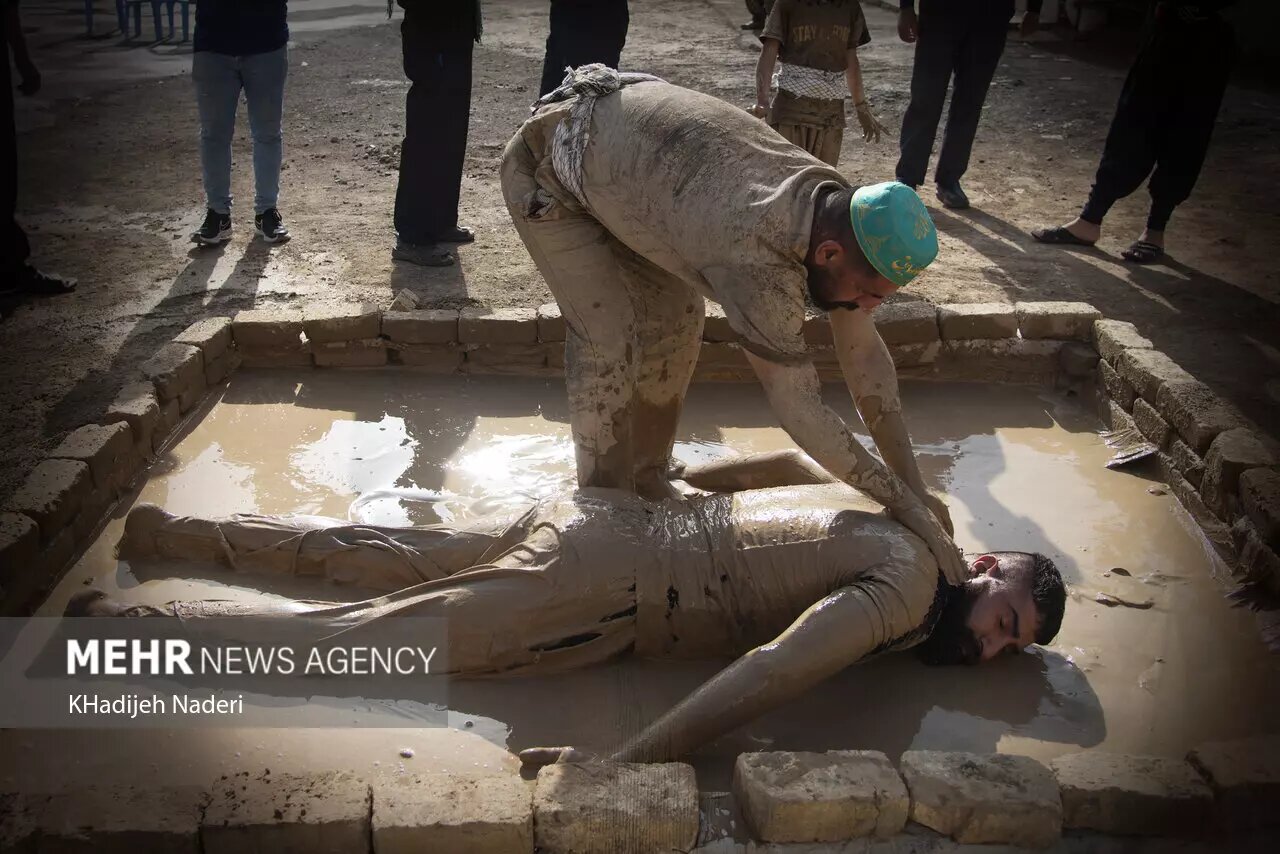 لٌرها با این سنت کهن اندوه خود را در روز عاشورا بهنمایش میگذارند/ عکس