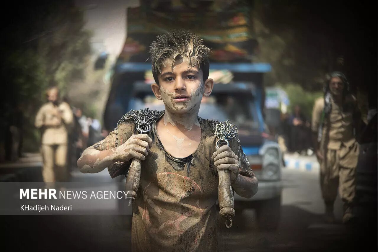 لٌرها با این سنت کهن اندوه خود را در روز عاشورا بهنمایش میگذارند/ عکس