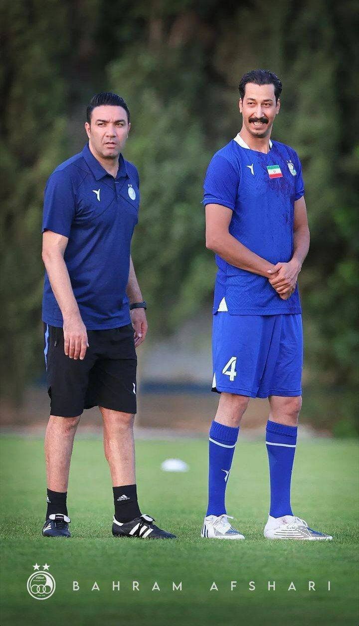 عکس| بازیگر پایتخت شماره ۴ استقلال را پوشید!