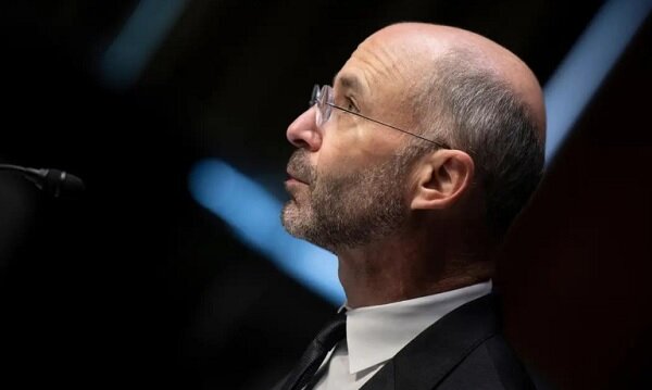 رابرت مالی اعلام کرد که اسرائیل نتوانسته است بهخوبی با تهدید موشکهای ایران مقابله کند. رابرت مالی اعلام کرد که اسرائیل نتوانسته است بهخوبی با تهدید موشکهای ایران مقابله کند.