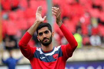 عکس | بازیکن سابق پرسپولیس در نماز جمعه