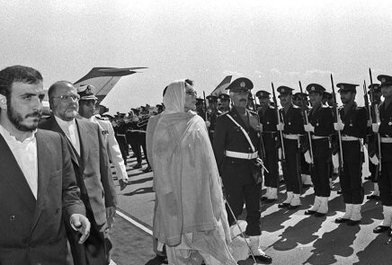 تصاویری از حجاب سفت‌وسخت بی‌نظیر بوتو در سفرهایش به ایران