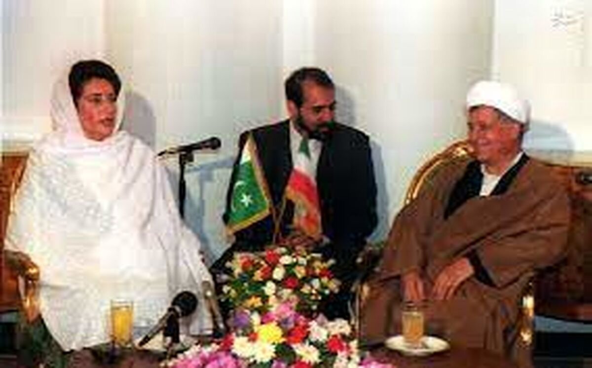 تصاویری از حجاب سفتوسخت بینظیر بوتو در سفرهایش به ایران