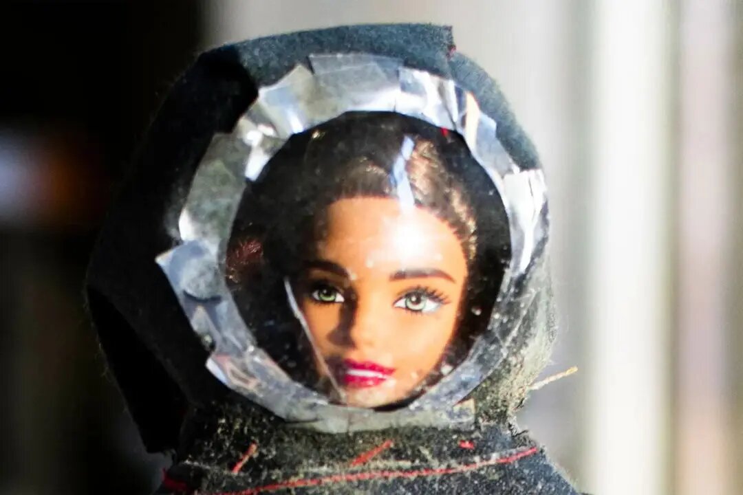 نقش مهم «باربی» در اکتشافات فضایی/ باربی زودتر از هر انسانی به ماه رسید/ عکس