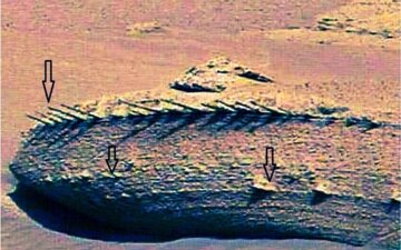 پیدا شدن رد یک فضاپیمای بیگانه در مریخ/ عکس
