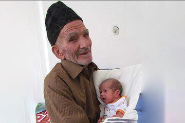 عکس | این پیرمرد ۸۷ ساله بجنوردی صاحب دوازدهمین فرزند شد!