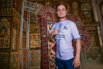 عکس| پیراهن دوم تراکتور به یاد بیماران سرطانی عکس| پیراهن دوم تراکتور به یاد بیماران سرطانی