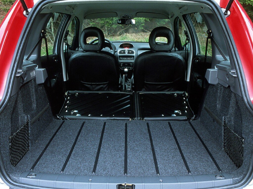 یک مدل استثنایی پژو ۲۰۶ که هیچگاه به ایران نیامد/ عکس