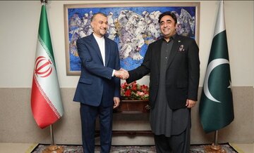 وزیران خارجه ایران و پاکستان درخت دوستی کاشتند/عکس