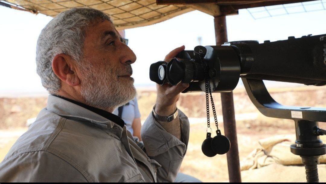 سردار قاآنی در مرز سوریه با لباس غیرمتعارف / + عکس