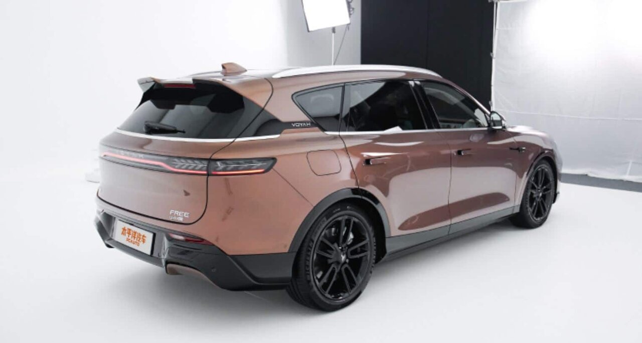 این خودروی چینی از روی هواپیما ساخته شدهاست!/ عکس