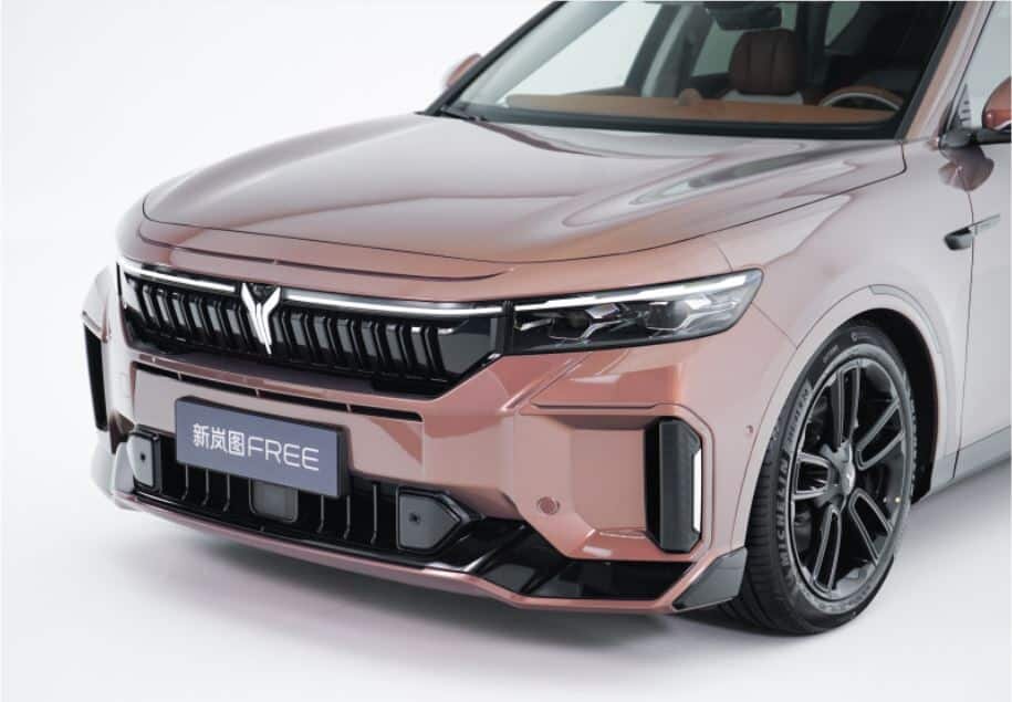 این خودروی چینی از روی هواپیما ساخته شدهاست!/ عکس