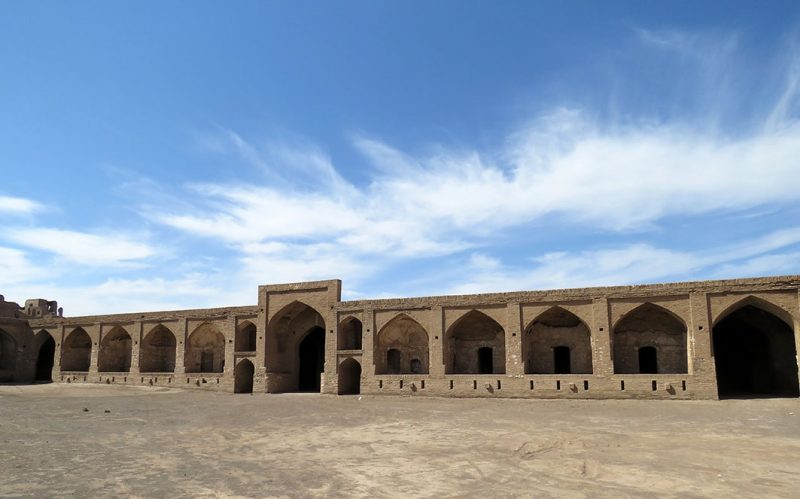 میامی مشهد؛ شهری با امام زاده و آب گرم