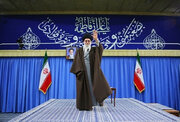 عکسی خاص از رهبر انقلاب مقابل آخرین تصویر به جا مانده از بارگاه امام حسن(ع)