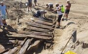 پیدا شدن بقایای یک کشتی باستانی در خشکی/ عکس
