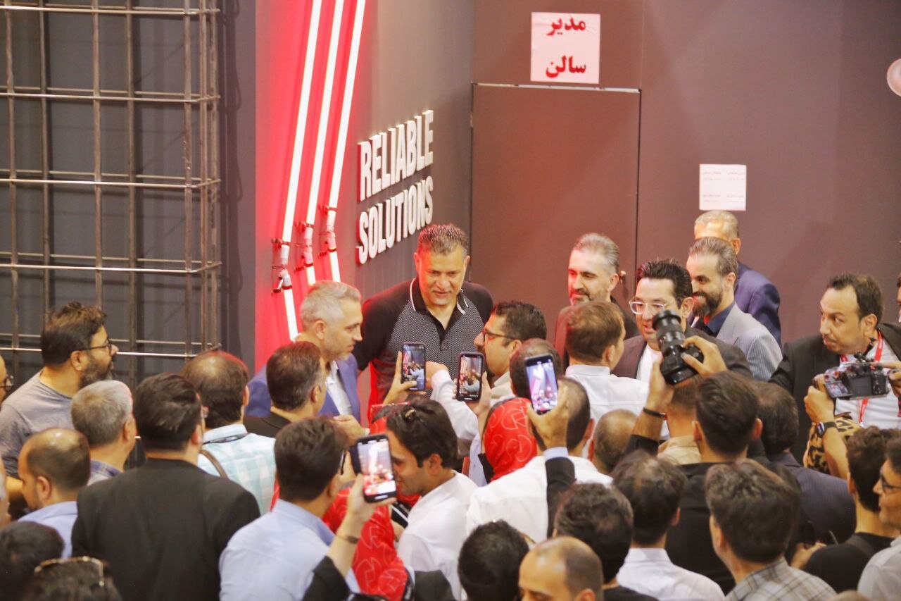 در چهارمین روز نمایشگاه بینالمللی صنعت ساختمان؛ علی دایی از غرفه رونیکس بازدید کرد