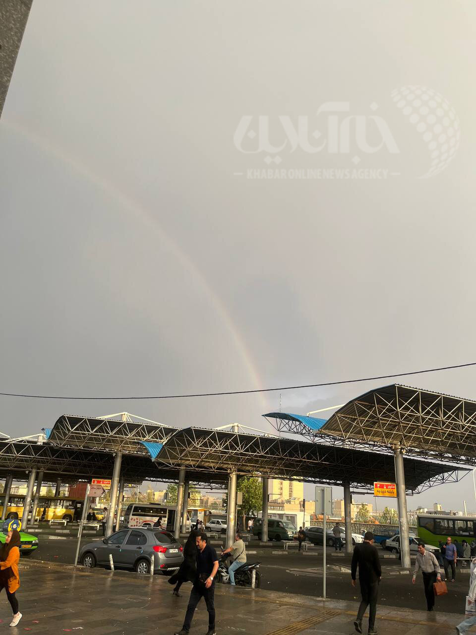 عکس | تصویر جادویی از آسمان تهران پس بارندگی؛ رنگین کمان در پایتخت
