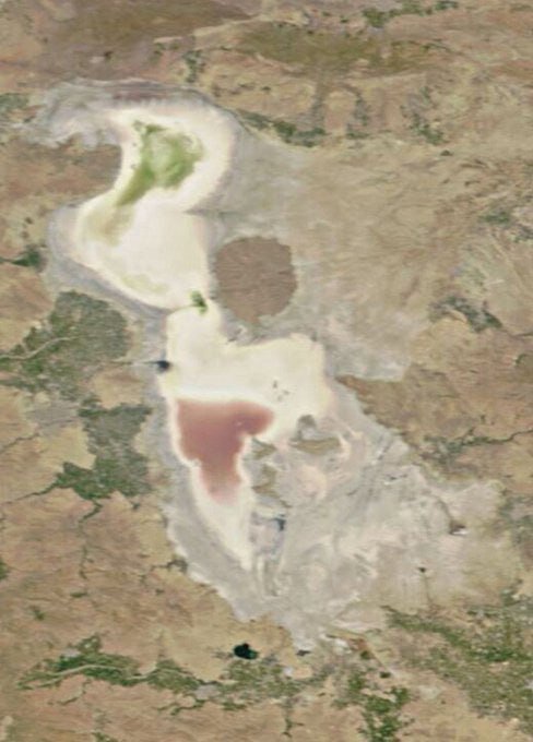 تصویر تلخ از آخرین وضعیت دریاچه ارومیه/ عکس