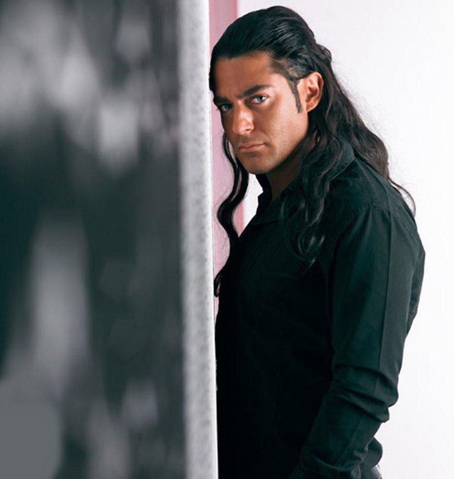 عکس | تصویری باورنکردنی از محمدرضا گلزار با موهای بلند تا نزدیکی کمر!