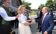 سکونت وزیر خارجه پیشین اتریش در روستایی در روسیه