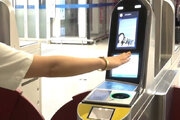 ببینید | پیشرفت عجیب تکنولوژی در چین؛ پرداخت بلیت مترو با اسکن کف دست