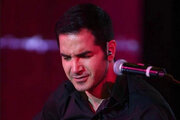 ببینید | عطسه محسن یگانه وسط اجرای آهنگ در کنسرت!