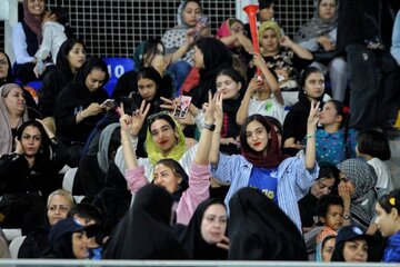 بانوان حاضر در ورزشگاه شهید حاج قاسم سلیمانی
