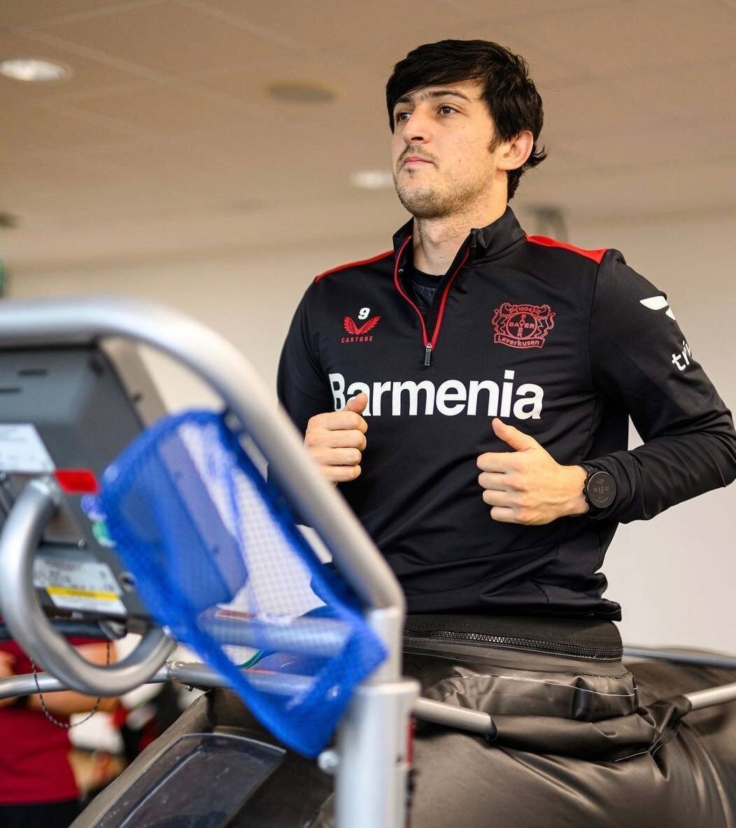 عکس| سردار آزمون روی تردمیل ضد جاذبه!