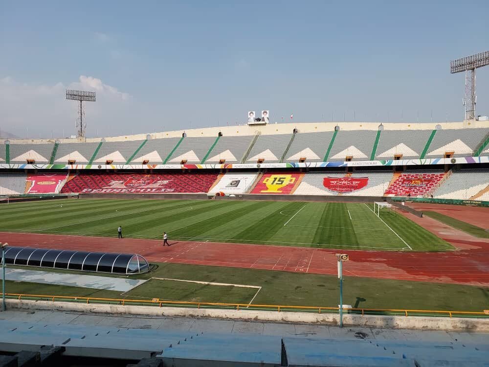 عکس| بنرهای پرسپولیسیها برای افتتاحیه لیگ