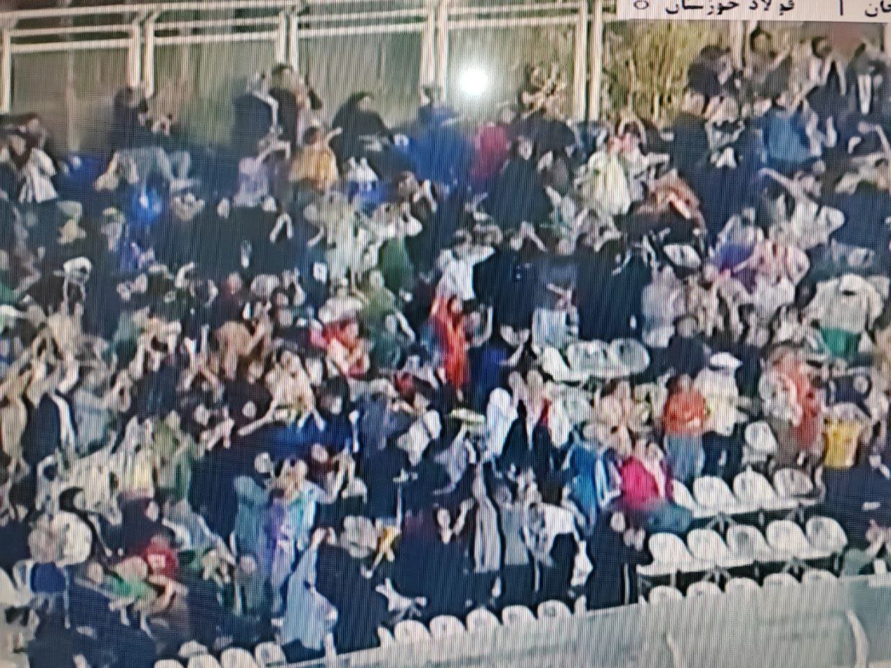 عکس| اولین حضور زنان در بازی گلگهر