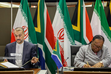 ايران توقع وجنوب افريقيا على وثيقة اللجنة الاقتصادية المشتركة بين البلدين
