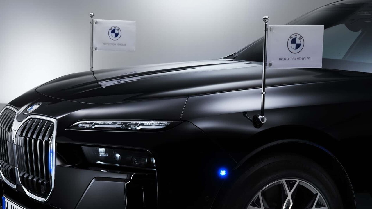 سیاستمداران و افراد سرشناس با این بیامو سفر میکنند/ عکس