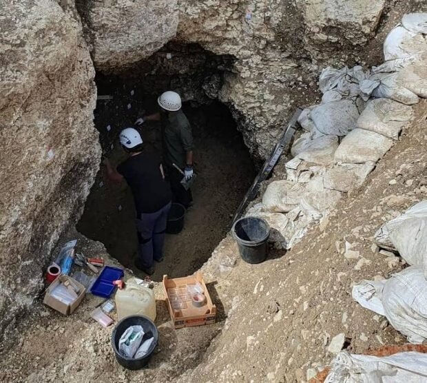 ورودی غار اسرارآمیز باستانی پیدا شد/ اینجا هزاران سال پیش خانه بوده/ عکس