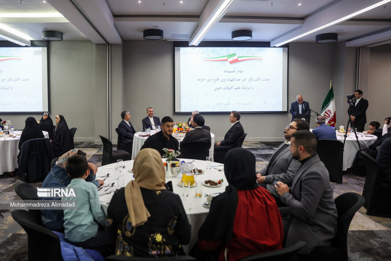 حجاب و پوشش ایرانیان مقیم آفریقای جنوبی در دیدار با امیرعبداللهیان