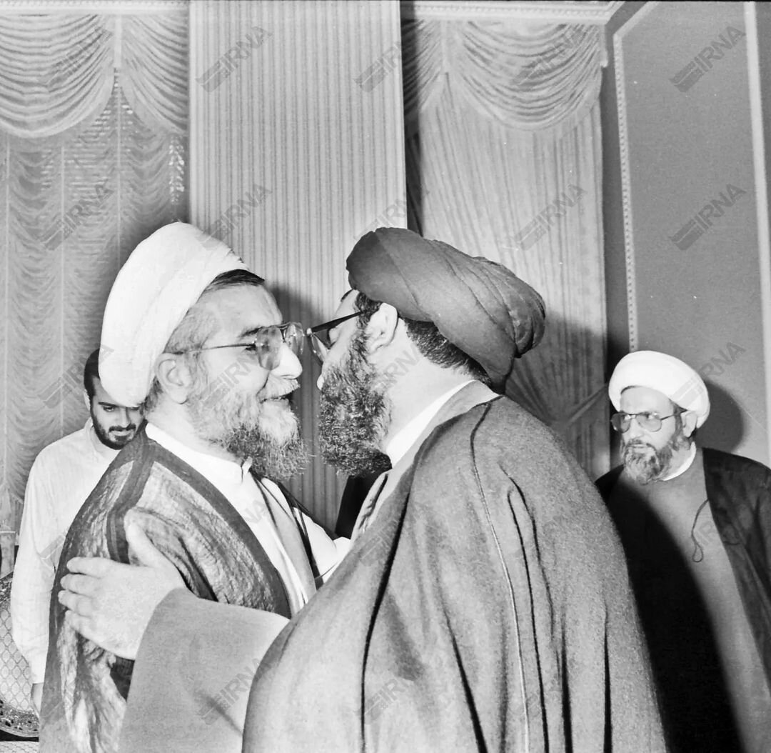 عکس | تصویر قدیمی از دیدار هیئت لبنانی با حسن روحانی در سال ۱۳۷۲