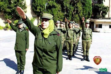 تصاویری از دوره آموزشی پلیس زن دولت سوریه با تصاویر بشار اسد/ایران تایمز