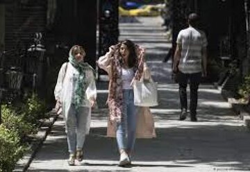 اتهام روزنامه همشهری به مسئولان: به بهانه قانون حجاب، چندماه است در برابر بی حجابی هیچ کاری نمی کنید