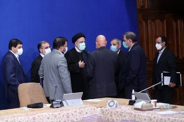 کنایه شدید روزنامه اصولگرا به دولت رئیسی؛ فساد ایده خام حاکمیت یکدست خیلی زود برملا شد!