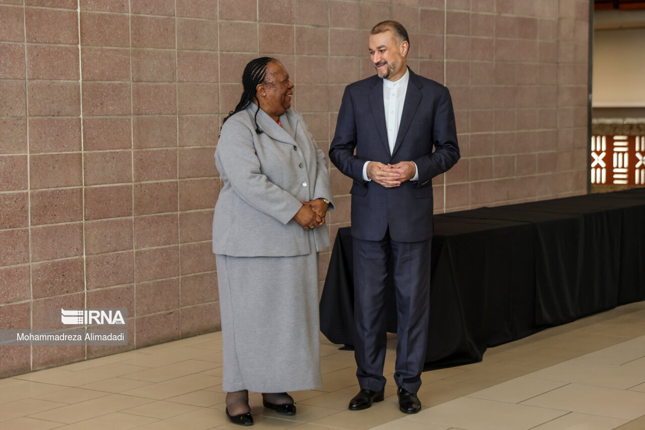 این زن آفریقایی بدون حجاب از امیرعبداللهیان استقبال کرد + عکس ها