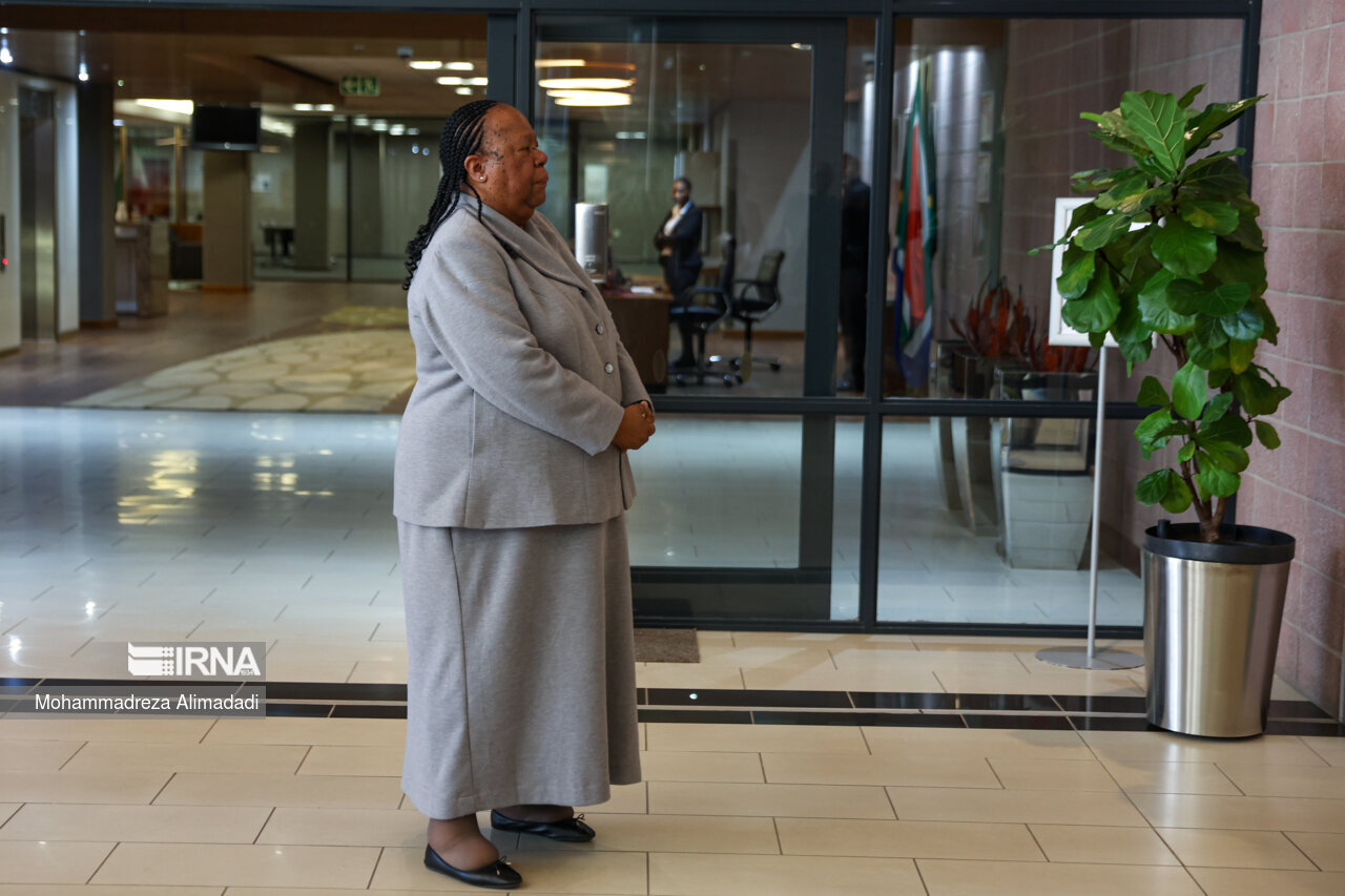 این زن آفریقایی بدون حجاب از امیرعبداللهیان استقبال کرد + عکس ها