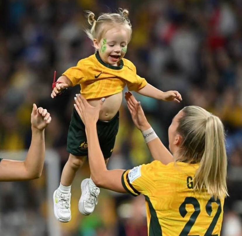 عکس‌| جشن خاص مادر و دختری در جام جهانی زنان