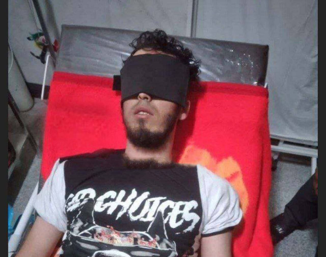 عکس متفاوت دیگر از عملیات تروریستی در حرم شاهچراغ پس از دستگیری