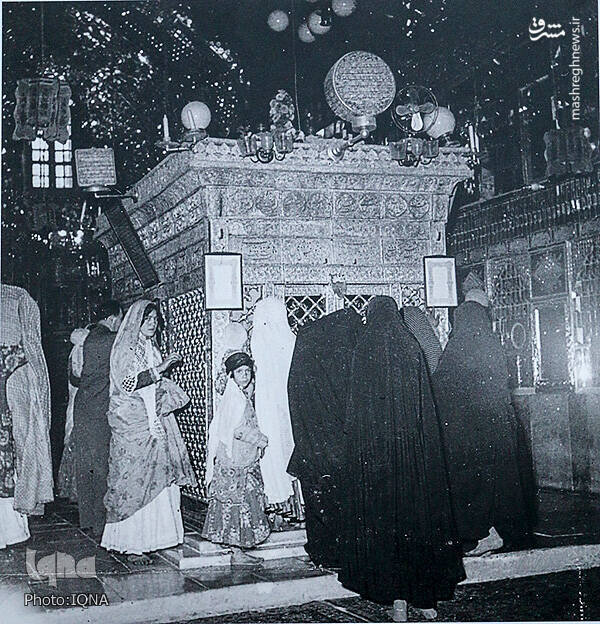 تصاویر قدیمی و کمتر دیده شده زیارت زنان از حرم شاهچراغ (ع)/ عکس