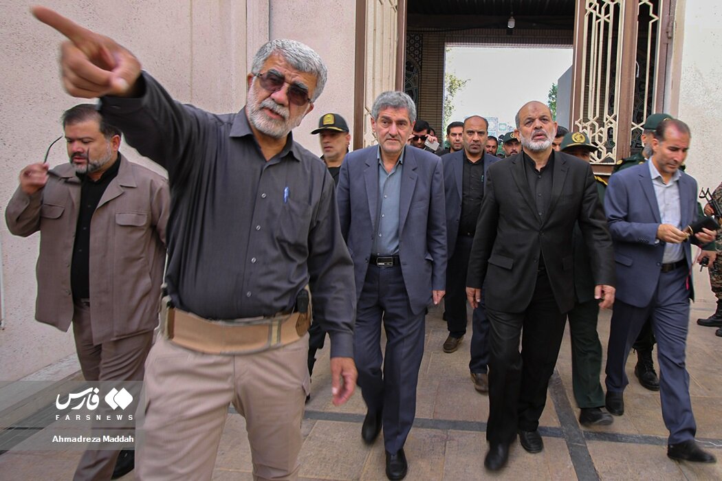 گزارش تصویری وزیر کشور، در جریان سفر به شیراز وحیدی: عاملان و پشتیبانان تروریستها را مجازات میکنیم