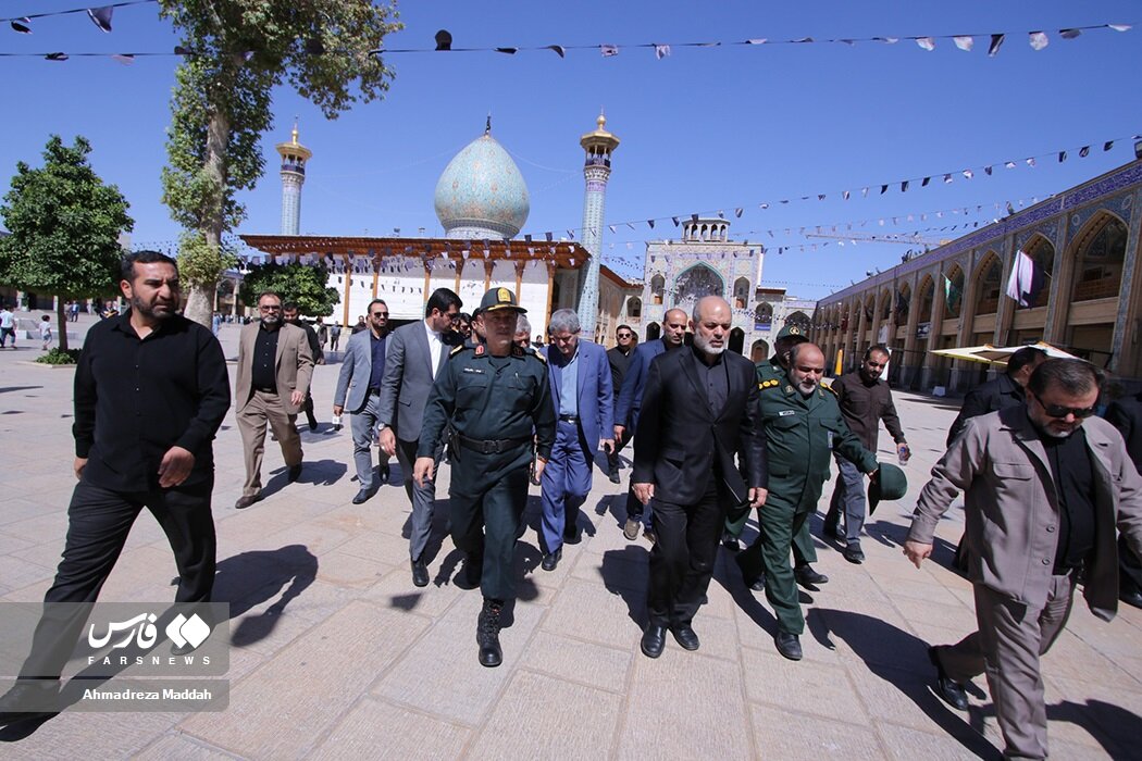 گزارش تصویری وزیر کشور، در جریان سفر به شیراز وحیدی: عاملان و پشتیبانان تروریست‌ها را مجازات می‌کنیم