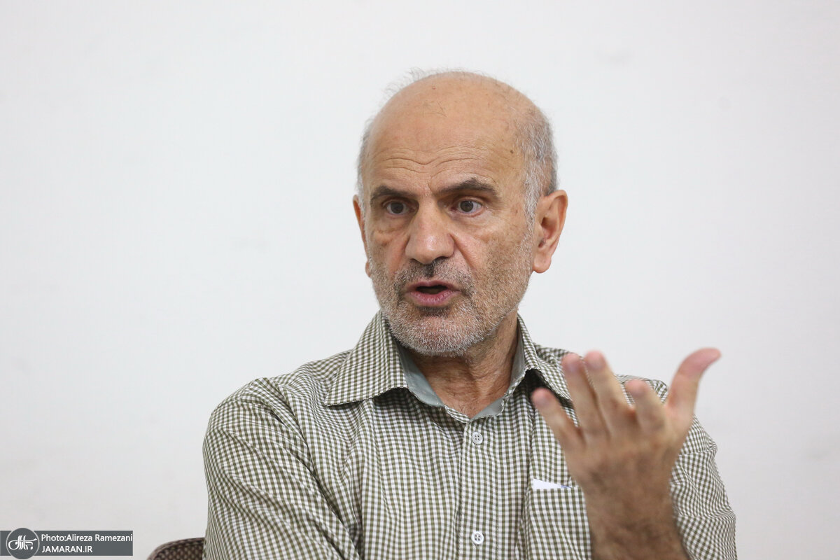 فرشاد مومنی، اقتصاددان: این مردم هفتاد درصدشان یا زیر خط فقر هستند و یا در آستانه فقیر شدن کامل! راجع به کدام مردم صحبت می کنید؟