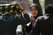 ببینید | مناظره جنجالی دو دختر نوجوان؛ اگر با حجاب در ایران مشکل دارید بروید...!