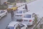 ببینید | کیف قاپی خشونت‌آمیز از سه زن در مشهد